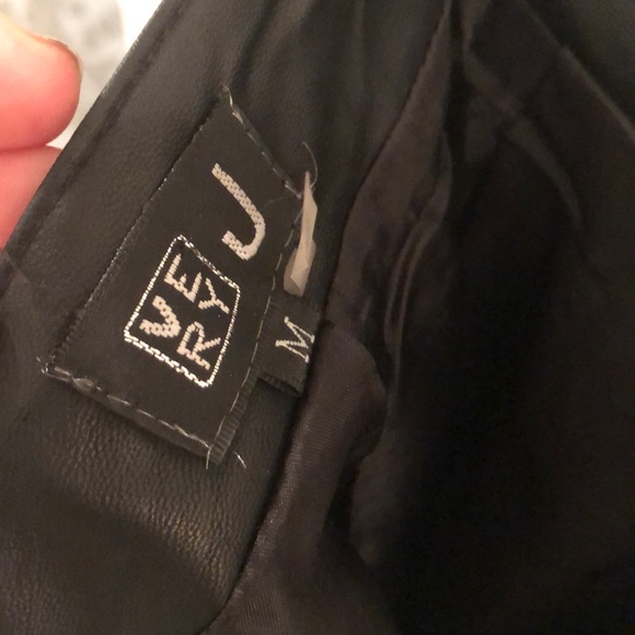 Gold sparkly skirt with leather waist trim - Picture 5 of 6